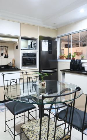 Casa de condomínio à venda com 220m², 4 quartos e 2 vagas Casa de condomínio à venda com 220m², 4 quartos e 2 vagascozinha