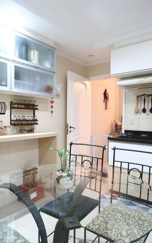Casa de condomínio à venda com 220m², 4 quartos e 2 vagas Casa de condomínio à venda com 220m², 4 quartos e 2 vagascozinha