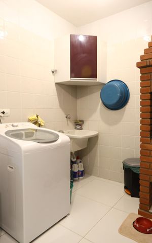Casa de condomínio à venda com 220m², 4 quartos e 2 vagas Casa de condomínio à venda com 220m², 4 quartos e 2 vagasChurrasqueira