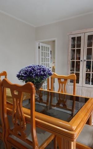 Casa de condomínio à venda com 220m², 4 quartos e 2 vagas Casa de condomínio à venda com 220m², 4 quartos e 2 vagasSala de Jantar