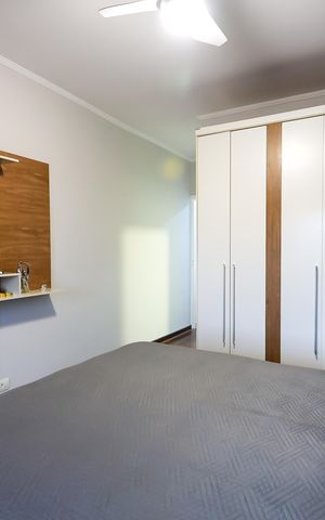Casa de condomínio à venda com 220m², 4 quartos e 2 vagas Casa de condomínio à venda com 220m², 4 quartos e 2 vagas Suíte