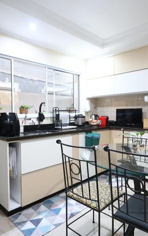 Casa de condomínio à venda com 220m², 4 quartos e 2 vagas Casa de condomínio à venda com 220m², 4 quartos e 2 vagascozinha
