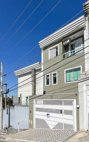 Casa à venda com 123m², 3 quartos e 2 vagasFachada + plaquinha