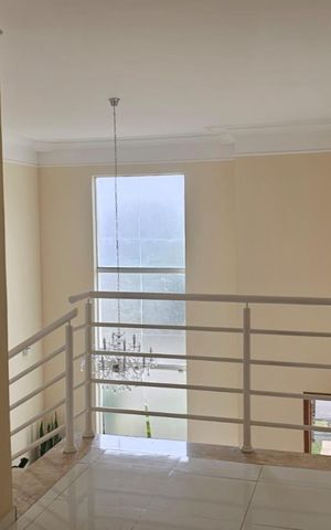 Casa de condomínio para alugar com 360m², 4 quartos e 4 vagas Casa de condomínio para alugar com 360m², 4 quartos e 4 vagasSala