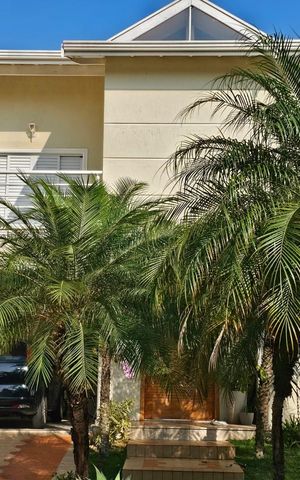 Casa de condomínio para alugar com 360m², 4 quartos e 4 vagas Casa de condomínio para alugar com 360m², 4 quartos e 4 vagasFachada