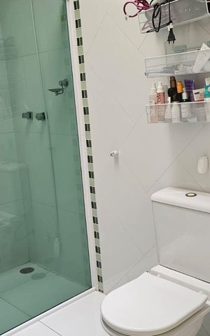 Casa de condomínio para alugar com 360m², 4 quartos e 4 vagas Casa de condomínio para alugar com 360m², 4 quartos e 4 vagasBanheiro