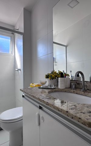 Apartamento à venda com 200m², 3 quartos e 2 vagas Apartamento à venda com 200m², 3 quartos e 2 vagasBanheiro Social