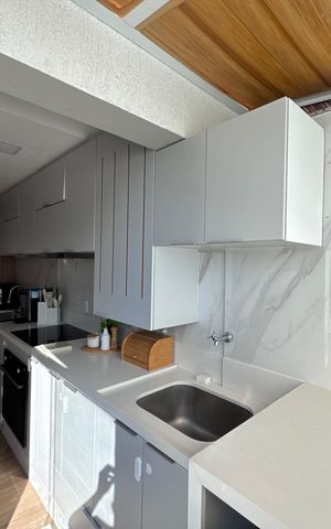 Apartamento à venda com 200m², 3 quartos e 2 vagas Apartamento à venda com 200m², 3 quartos e 2 vagasCozinha e Área de Serviço