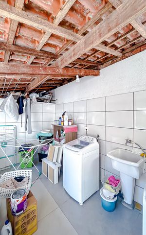 Casa à venda com 320m², 5 quartos e 6 vagasÁrea de Serviço