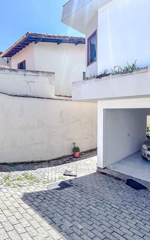 Casa à venda com 320m², 5 quartos e 6 vagasGaragem