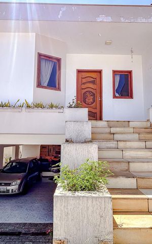 Casa à venda com 320m², 5 quartos e 6 vagasGaragem