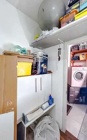 Casa à venda com 320m², 5 quartos e 6 vagasQuarto de Serviço