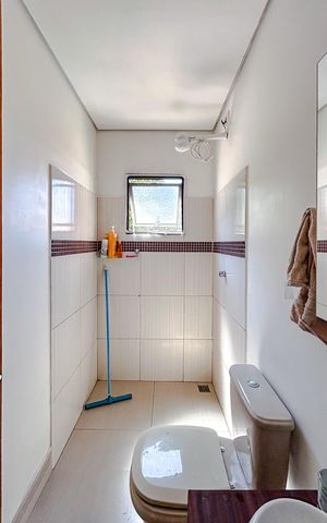 Casa à venda com 320m², 5 quartos e 6 vagasBanheiro - Casa 2
