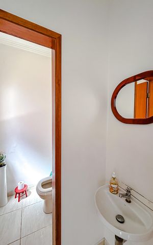 Casa à venda com 320m², 5 quartos e 6 vagasLavabo - Casa 1