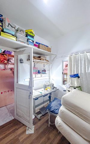 Casa à venda com 320m², 5 quartos e 6 vagasQuarto de Serviço