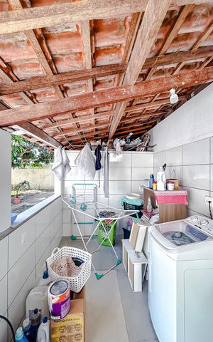 Casa à venda com 320m², 5 quartos e 6 vagasÁrea de Serviço