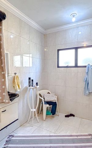 Casa à venda com 320m², 5 quartos e 6 vagasBanheiro - Casa 1