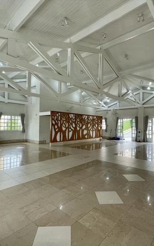 Casa de condomínio à venda com 205m², 3 quartos e 5 vagas Casa de condomínio à venda com 205m², 3 quartos e 5 vagasArea Comum - Salão de Festas