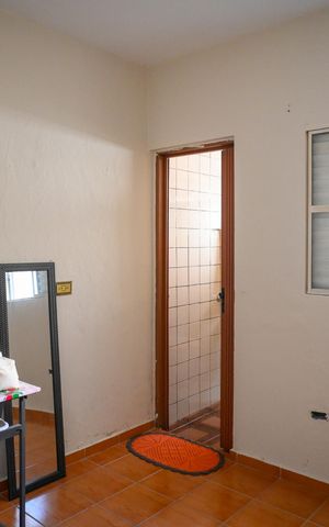 Casa à venda com 175m², 3 quartos e 2 vagas Casa à venda com 175m², 3 quartos e 2 vagasEdícula - Quarto