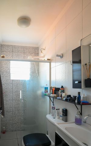 Casa à venda com 175m², 3 quartos e 2 vagas Casa à venda com 175m², 3 quartos e 2 vagasBanheiro Quarto 3 - Suite