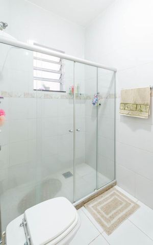 Casa à venda com 200m², 4 quartos e 1 vagaBanheiro 1
