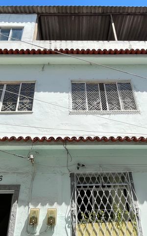 Casa à venda com 200m², 4 quartos e 1 vaga Casa à venda com 200m², 4 quartos e 1 vagaFachada