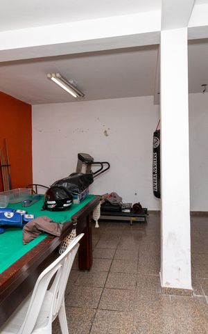 Casa à venda com 450m², 3 quartos e 5 vagas Casa à venda com 450m², 3 quartos e 5 vagasSala de Lazer