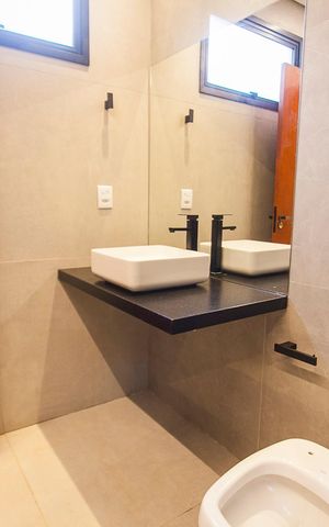 Casa para alugar com 150m², 3 quartos e 4 vagas Casa para alugar com 150m², 3 quartos e 4 vagasBanheiro da Suite 1