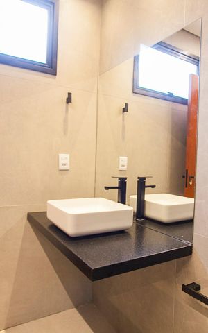 Casa para alugar com 150m², 3 quartos e 4 vagas Casa para alugar com 150m², 3 quartos e 4 vagasBanheiro da Suite 1