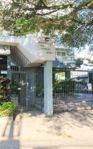 Apartamento à venda com 332m², 5 quartos e 1 vaga Apartamento à venda com 332m², 5 quartos e 1 vagaFachada