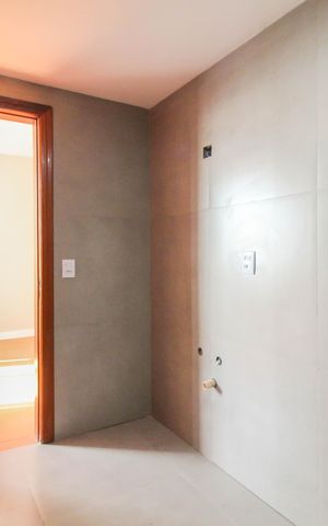 Apartamento à venda com 332m², 5 quartos e 1 vaga Apartamento à venda com 332m², 5 quartos e 1 vagaBanheiro da Suíte 1