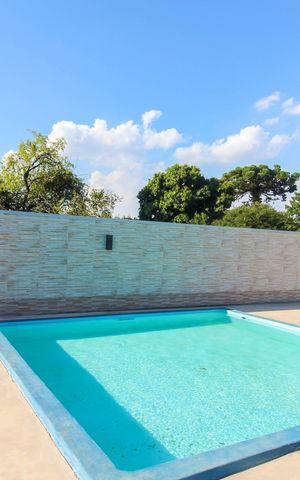 Apartamento à venda com 332m², 5 quartos e 1 vaga Apartamento à venda com 332m², 5 quartos e 1 vagaÁrea comum - Piscina