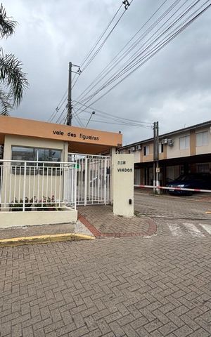 Casa de condomínio à venda com 105m², 2 quartos e 2 vagasFacahda