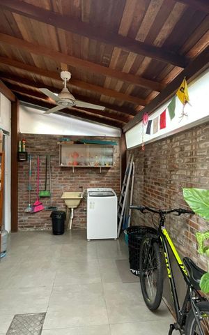 Casa de condomínio à venda com 105m², 2 quartos e 2 vagasÁrea de serviço