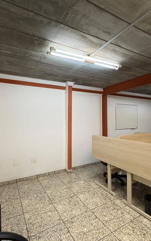 Casa à venda com 300m², 3 quartos e 2 vagasSala de Serviço 