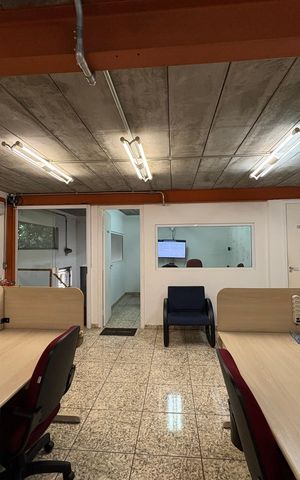 Casa à venda com 300m², 3 quartos e 2 vagasSala de Serviço 