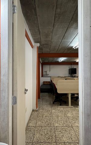 Casa à venda com 300m², 3 quartos e 2 vagasLavabo de Serviço 1