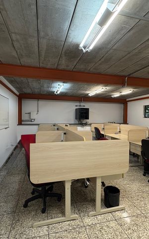 Casa à venda com 300m², 3 quartos e 2 vagasSala de Serviço 