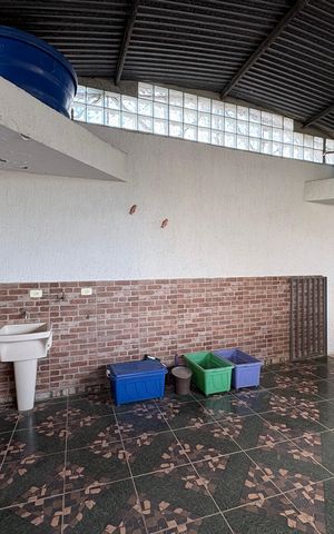 Casa à venda com 300m², 3 quartos e 2 vagasÁrea de Serviço