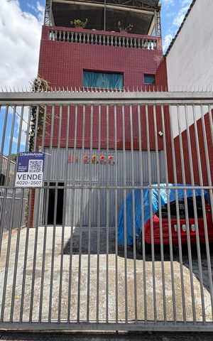 Casa à venda com 300m², 3 quartos e 2 vagasFachada