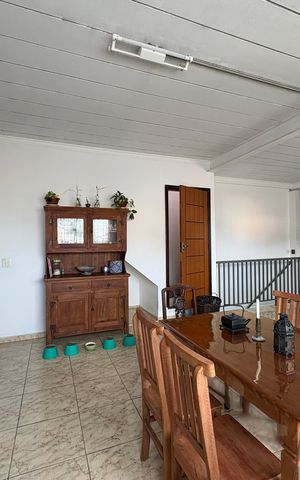 Casa à venda com 300m², 3 quartos e 2 vagasSala e Cozinha