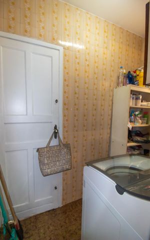 Casa à venda com 198m², 4 quartos e 2 vagas Casa à venda com 198m², 4 quartos e 2 vagasCozinha e Área de Serviço
