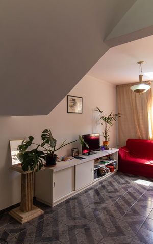 Casa à venda com 198m², 4 quartos e 2 vagas Casa à venda com 198m², 4 quartos e 2 vagasSala