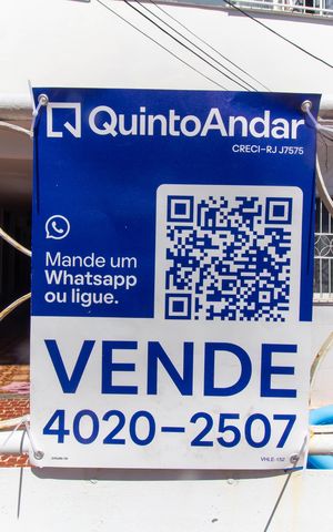 Casa à venda com 198m², 4 quartos e 2 vagas Casa à venda com 198m², 4 quartos e 2 vagasplaquinha