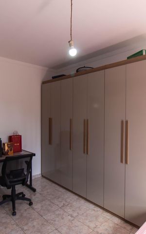 Casa à venda com 198m², 4 quartos e 2 vagas Casa à venda com 198m², 4 quartos e 2 vagasQuarto 1