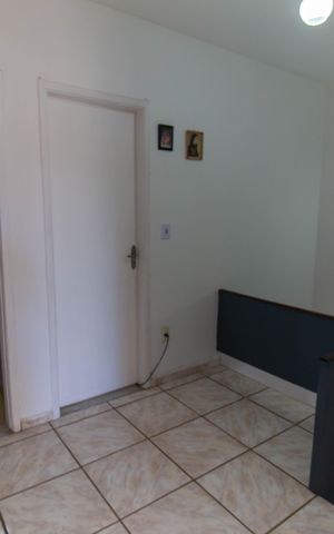 Casa à venda com 198m², 4 quartos e 2 vagas Casa à venda com 198m², 4 quartos e 2 vagasHall