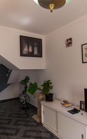 Casa à venda com 198m², 4 quartos e 2 vagas Casa à venda com 198m², 4 quartos e 2 vagasSala
