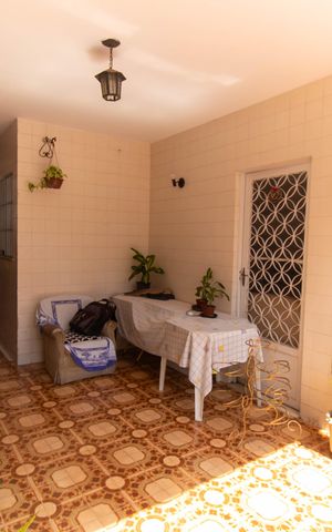 Casa à venda com 198m², 4 quartos e 2 vagas