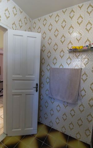 Casa à venda com 198m², 4 quartos e 2 vagas Casa à venda com 198m², 4 quartos e 2 vagasBanheiro Social