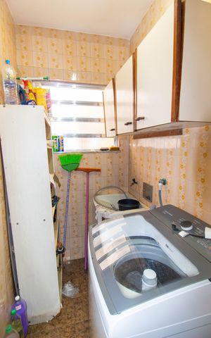 Casa à venda com 198m², 4 quartos e 2 vagas Casa à venda com 198m², 4 quartos e 2 vagasCozinha e Área de Serviço